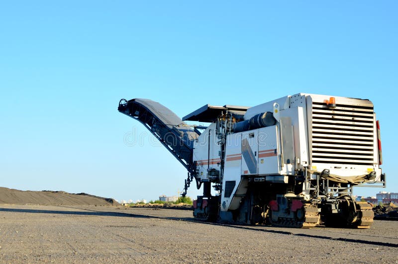 Cold milling machines are used for the quick, highly efficient removal of asphalt and concrete pavements.