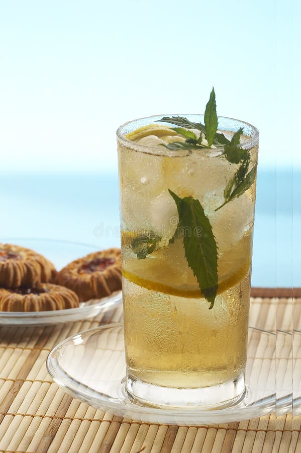 Cold mint tea