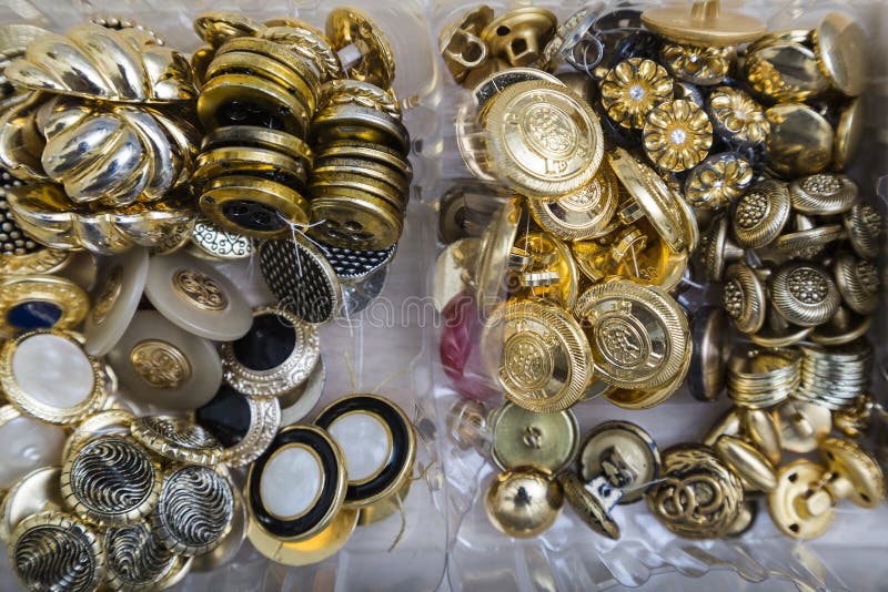 Colección De Botones Antiguos Del Vintage Del Oro, De La Plata Y Del Metal  Imagen de archivo - Imagen de accesorios, manera: 95328277