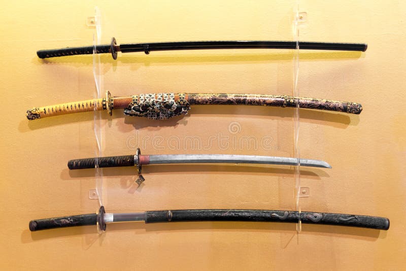 Colección de japonés Katana, Daito, Wakizashi, Tanto, espadas del samurai fotos de archivo libres de regalías Colección de japonés Katana, Daito, Wakizashi, Tanto, espadas del samurai fotos de archivo libres de regalías