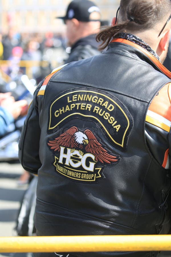 Colete De Couro De Motociclista Com O Logotipo Do Grupo Dos Proprietários  Do Harley No Vestiário Do Homem Imagem de Stock Editorial - Imagem de  evento, clau: 171971244