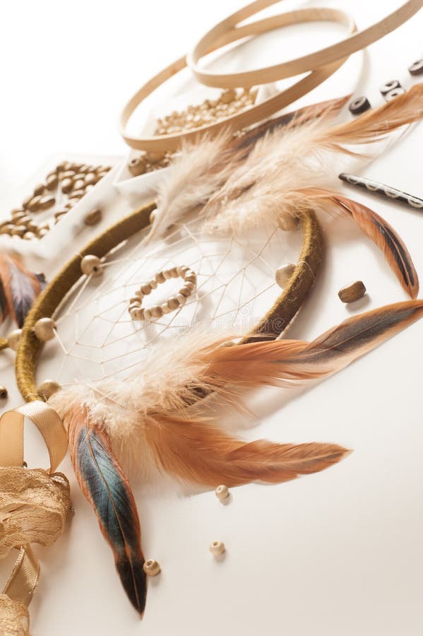 Coletor ideal feito a mão com penas fotos de stock