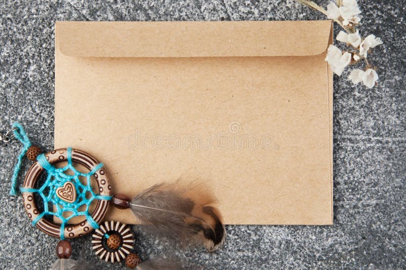 Coletor ideal feito a mão e envelope de kraft imagem de stock royalty free