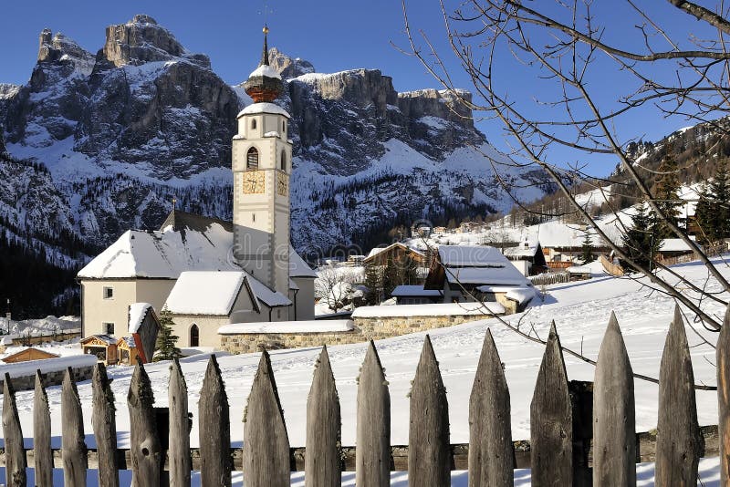 Iglesia en dolomitas,.