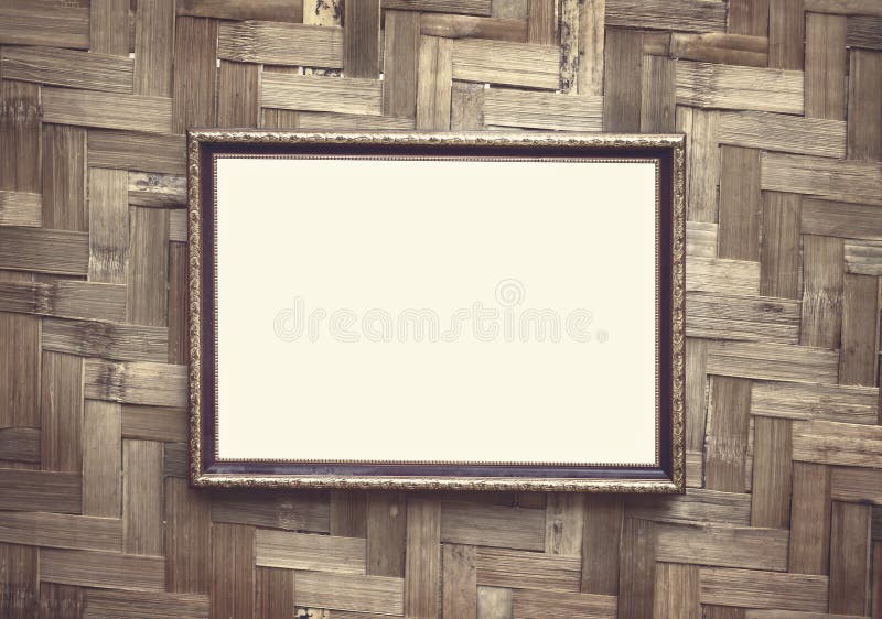 Colgante decorativo negro de acero del marco en el fondo tejido de madera de la pared fotografía de archivo Colgante decorativo negro de acero del marco en el fondo tejido de madera de la pared fotografía de archivo