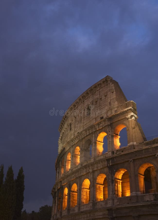 Coliseo en la noche