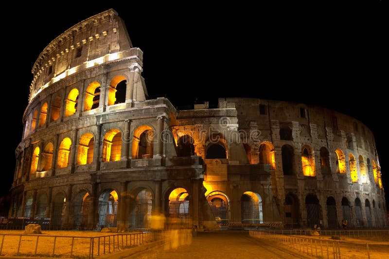 Coliseu na noite imagem de stock Coliseu na noite imagem de stock