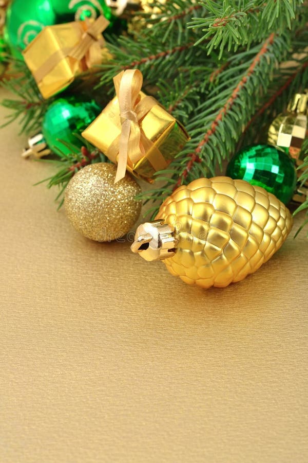 Colisão do ouro e decorações do Natal imagens de stock royalty free