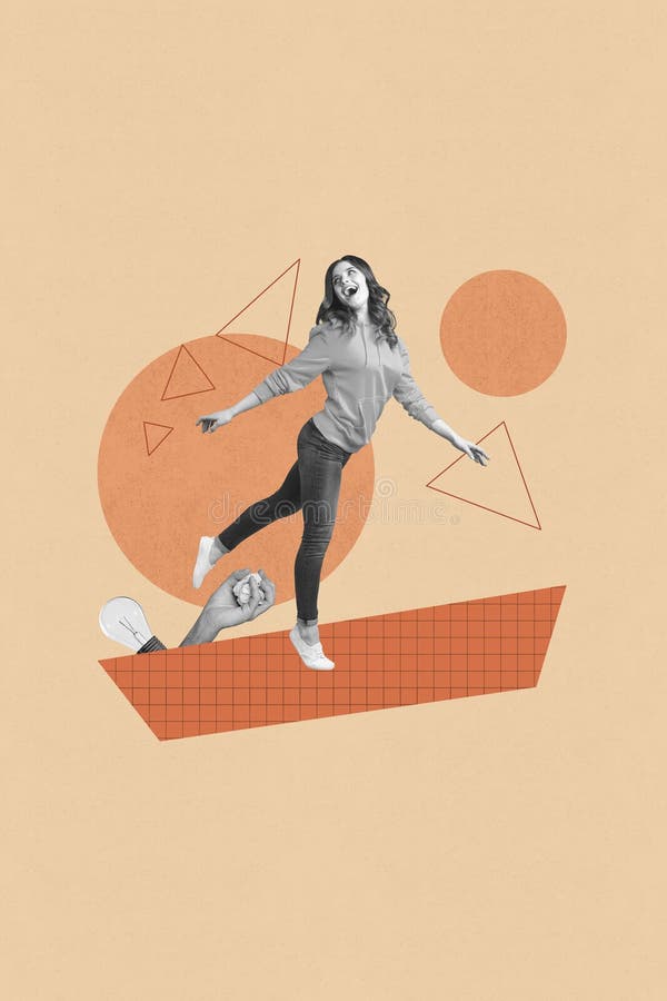 Collage d'immagine verticale di una ragazza felice lavoratrice d'affari con una lampadina a mano con un'idea di carta incrinata immagine stock libera da diritti