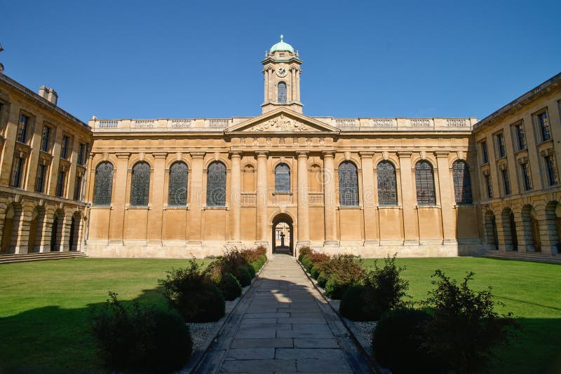 Collage del ` s de la reina - Universidad de Oxford en Inglaterra Reino Unido