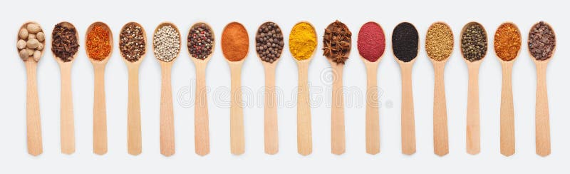 Collage des unterschiedlichen Gewürzes im hölzernen Löffel lizenzfreies stockbild Collage des unterschiedlichen Gewürzes im hölzernen Löffel lizenzfreies stockbild
