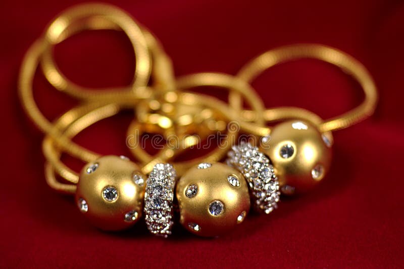 Collana dell'oro e del diamante immagini stock Collana dell'oro e del diamante immagini stock