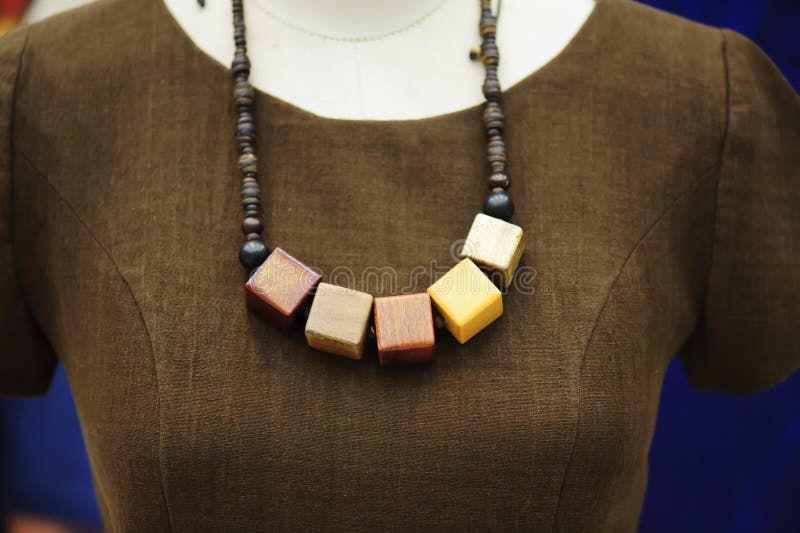 Collar de madera - foco suave con estilo del vintage imagen de archivo libre de regalías Collar de madera - foco suave con estilo del vintage imagen de archivo libre de regalías
