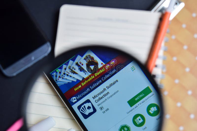 Collection APP de solitaire de Microsoft avec l'agrandissement sur l'écran de Smartphone photographie stock libre de droits Collection APP de solitaire de Microsoft avec l'agrandissement sur l'écran de Smartphone photographie stock libre de droits