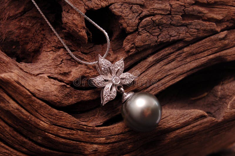 Collier noir de perle photos stock Collier noir de perle photos stock