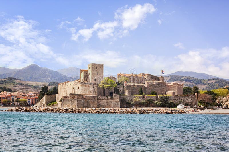 Collioure, νότος της Γαλλίας, ο βασιλικός πύργος στοκ εικόνα με δικαίωμα ελεύθερης χρήσης Collioure, νότος της Γαλλίας, ο βασιλικός πύργος στοκ εικόνα με δικαίωμα ελεύθερης χρήσης