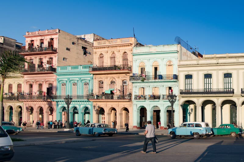 Colonial architectur, Havana, Cuba. Classic cars in front of colorful houses Havana. royalty free stock images Colonial architectur, Havana, Cuba. Classic cars in front of colorful houses Havana. royalty free stock images