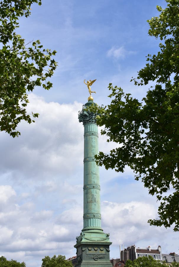 Colonne de Juillet στο Place de la Bastille με επιχρυσωμένο άγαλμα Genie de la Liberte στην κορυφή Παρίσι, Γαλλία στοκ φωτογραφία