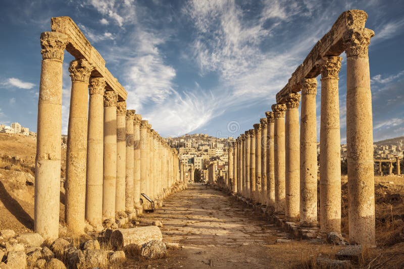 Colonne del maximus di cardo, città romana antica di Gerasa di antichità, Jerash moderno