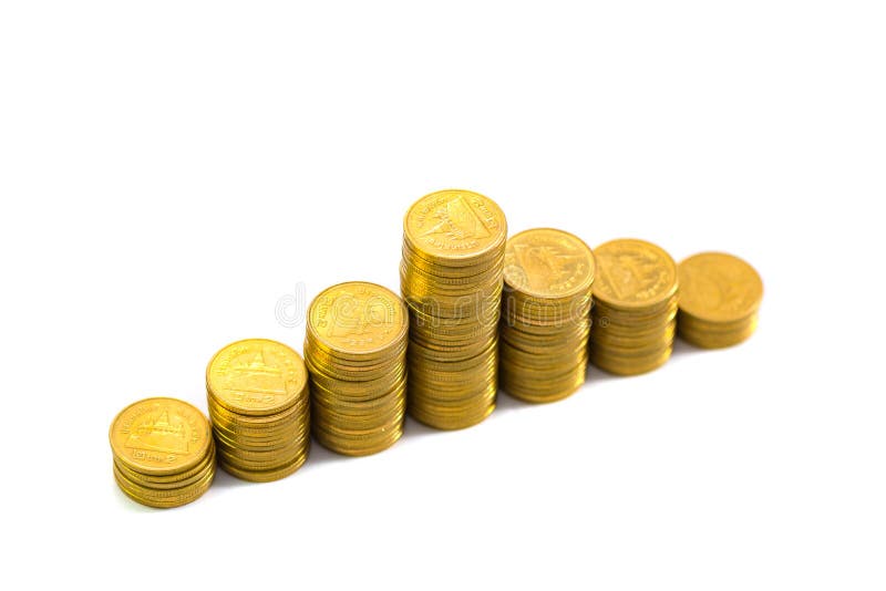 Colonnes croissantes des pièces de monnaie, piles des pièces d'or disposées comme g photographie stock Colonnes croissantes des pièces de monnaie, piles des pièces d'or disposées comme g photographie stock