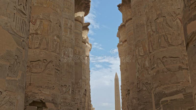 Colonnes papyrus de grande salle hypostyle à karnak