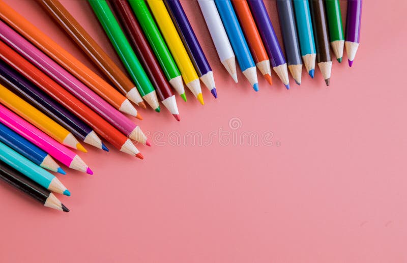 Với những bạn có niềm đam mê với hội họa, chúng tôi mang đến một mẫu bức tranh được vẽ từ những cây bút màu đầy màu sắc. Mỗi cây bút màu đều mang đến một gam màu khác nhau, tạo nên hiệu ứng độc đáo và đẹp mắt. Hãy đến với chúng tôi để tìm hiểu cách để tạo nên những bức tranh tuyệt đẹp như vậy.