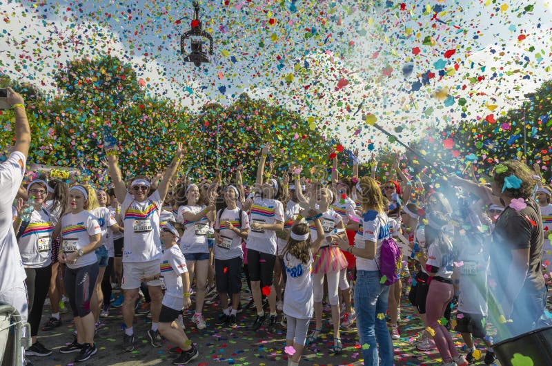 People with Colored Powder at Color Run Bucharest Editorial Stock Photo -  Image of dyed, colorful: 40157198