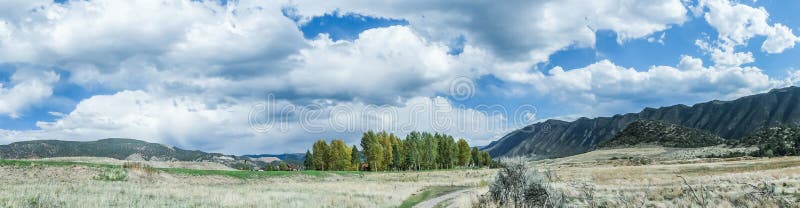 Colorado-Gebirgspanorama, neues Schloss lizenzfreie stockfotografie Colorado-Gebirgspanorama, neues Schloss lizenzfreie stockfotografie
