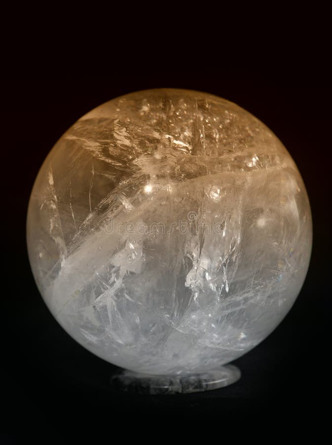 Colore giallo della sfera di cristallo fotografia stock libera da diritti