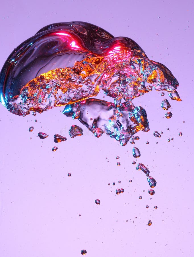 Z velký vzduch bublina ve vodě nebo zrušte kapalina barvitý světla.