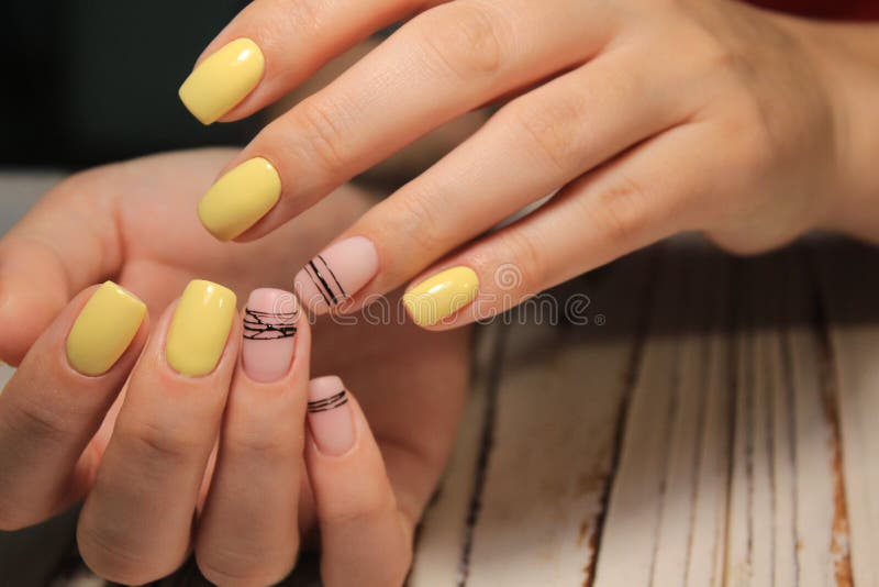 Amazon.com: ZYBUXY 24pcs bride nails lemon yellow press on nails long  coffin fake nails lady Crystal diamond false nials : Beauty & Personal Care