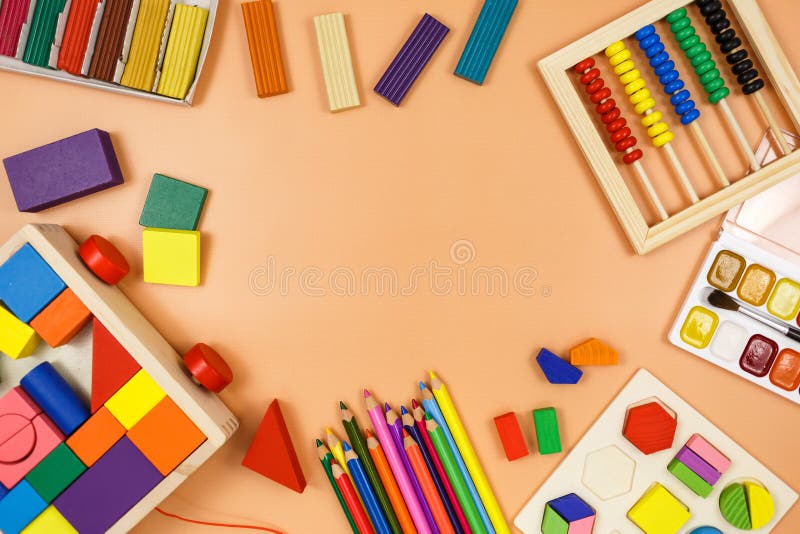 Các khối màu sắc, sơn, bút chì, khối xây dựng, đất sét mô hình trên nền cam sẽ truyền cảm hứng và khích lệ sự sáng tạo của các em học sinh. Hãy nhấp vào hình minh họa liên quan đến đề tài này để khám phá thế giới sáng tạo và phong phú của các loại đồ chơi và hoạt động giáo dục.