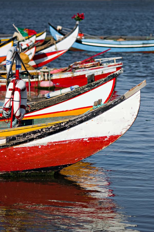 Typické portugalské rybárske lode v Aveito.