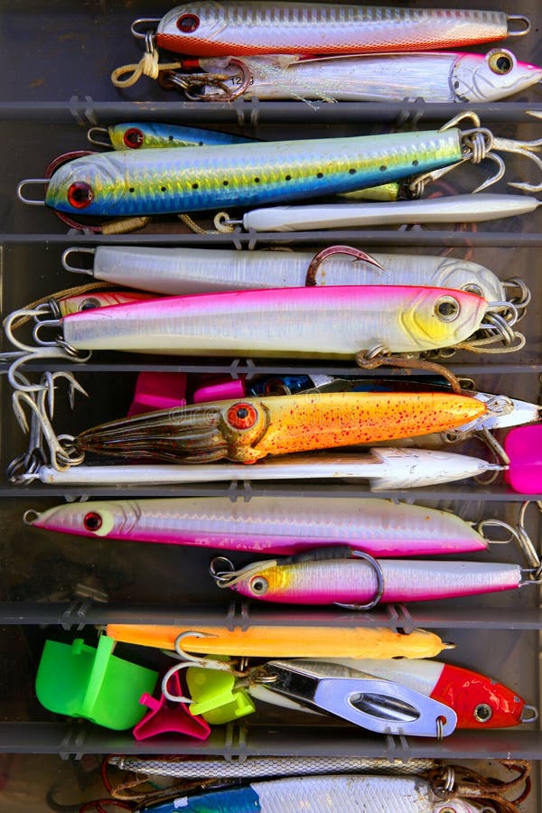 https://thumbs.dreamstime.com/b/colorful-fishing-saltwater-fish-lures-box-9009386.jpg