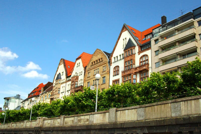 Línea de vistoso casas en, norte, alemania.