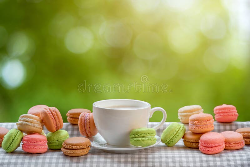 Colorful macaroons with cup of coffee on the napkin on blurred g royalty free stock image Colorful macaroons with cup of coffee on the napkin on blurred g royalty free stock image