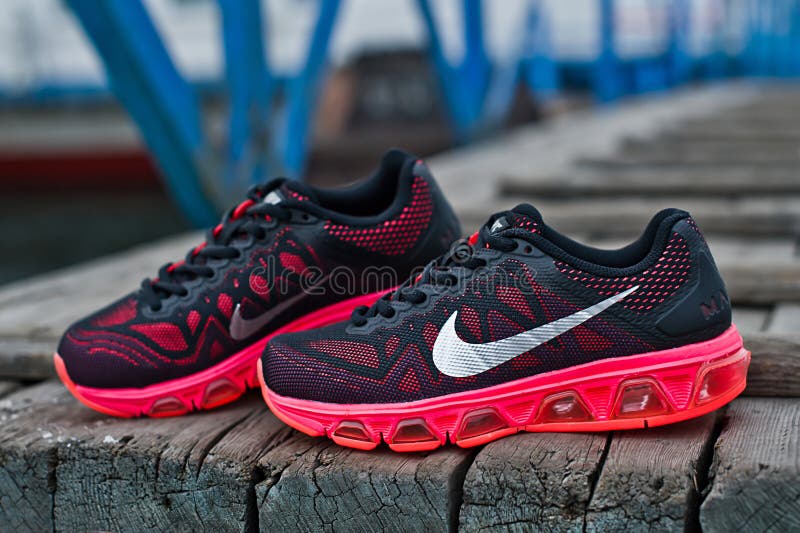 Sự kết hợp hoàn hảo giữa tinh thần thể thao và phong cách, Nike Air Max Tailwind mang đến một trải nghiệm chạy bộ không thể tuyệt vời hơn. Nhấn vào hình ảnh để xem ngay!