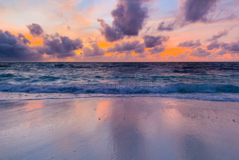 4K Desktop Wallpaper - stunning beach sunset scene