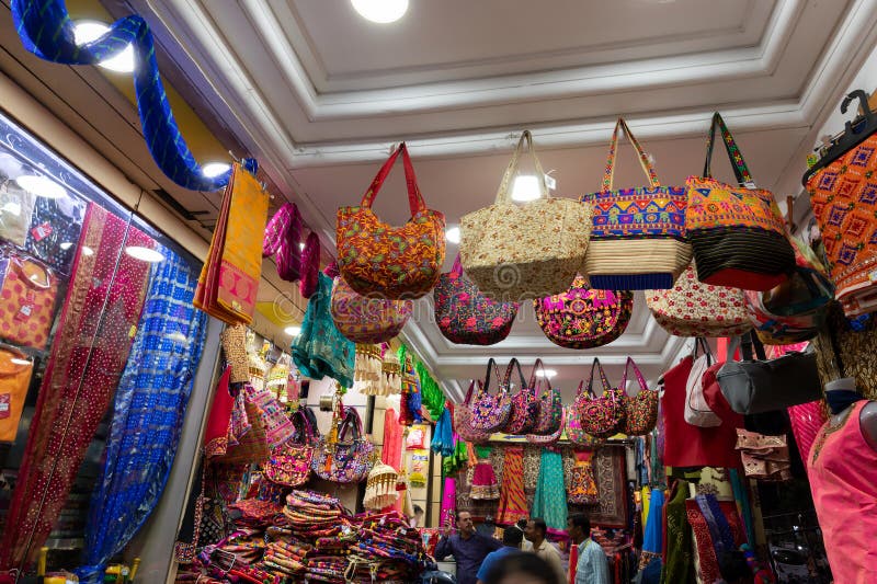 Woman Multicolor Rajasthani Tote Bag – CHOKHI DHANI KALAGRAM