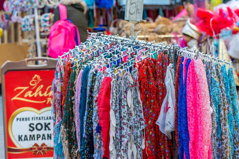 Colorida Ropa Tradicional Turca Que Se Vende En El Gran Bazar En Turquía De Estambul Imagen de archivo editorial - Imagen de ropas, colorido: 202924019 Colorida Ropa Tradicional Turca Que Se Vende En El Gran Bazar En Turquía De Estambul Imagen de archivo editorial - Imagen de ropas, colorido: 202924019
