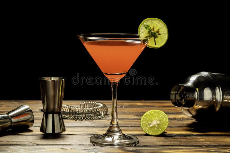Colorido da receita vermelha do cocktail do álcool foto de stock Colorido da receita vermelha do cocktail do álcool foto de stock