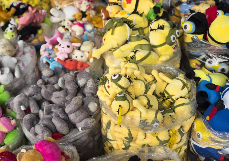 Coloré fait dans les marionnettes et le nounours de subordonnés de la Chine à vendre photo libre de droits Coloré fait dans les marionnettes et le nounours de subordonnés de la Chine à vendre photo libre de droits