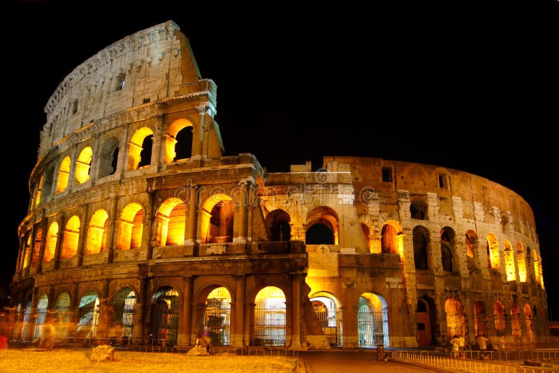 Colosseum en la noche fotos de archivo libres de regalías Colosseum en la noche fotos de archivo libres de regalías