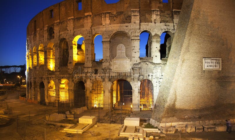 colosseum Italy kochanków noc Rome zdjęcia stock colosseum Italy kochanków noc Rome zdjęcia stock