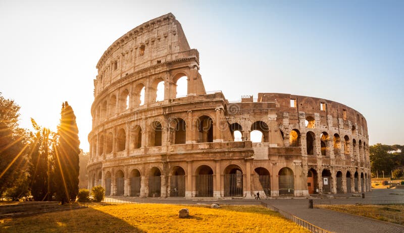 Colosseum no nascer do sol, Roma, Itália, Europa imagens de stock Colosseum no nascer do sol, Roma, Itália, Europa imagens de stock