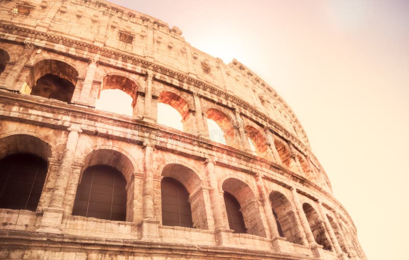 Fotografías de muro el sol reflexión en su arcos, Roma,.