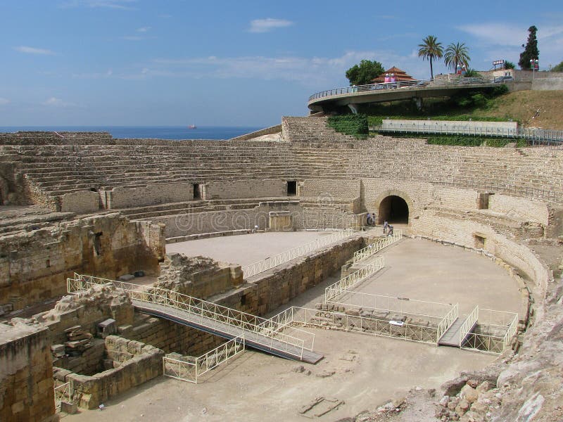 Colosseum in Tarragona editorial photography. Image of coliseum 88107137