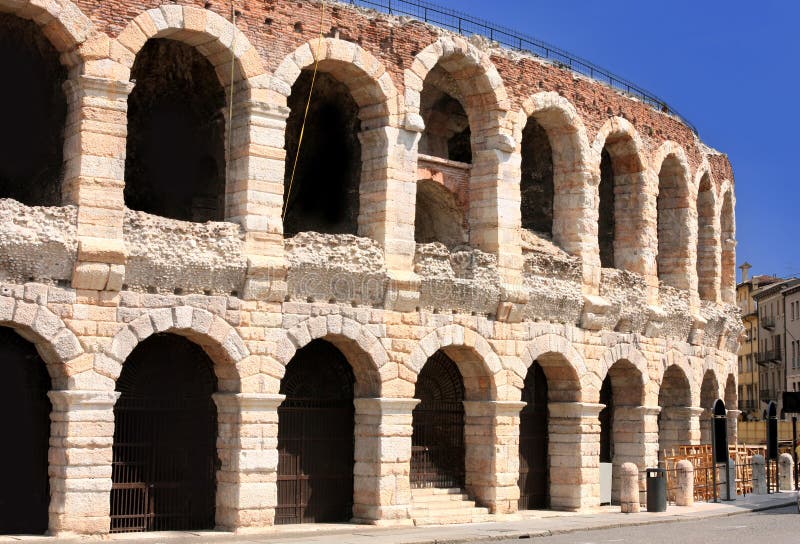 verona colosseum tour