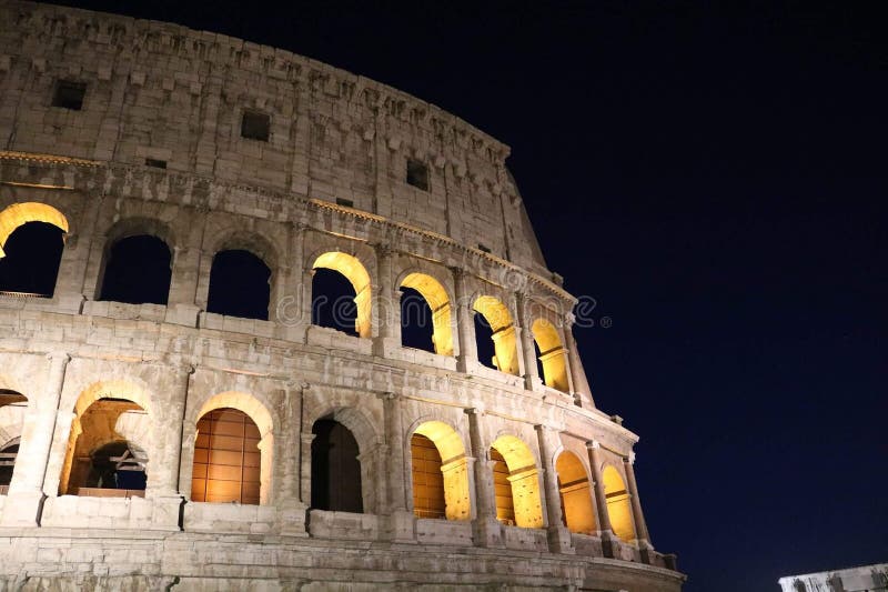 Colosseum vid natt royaltyfri foto Colosseum vid natt royaltyfri foto