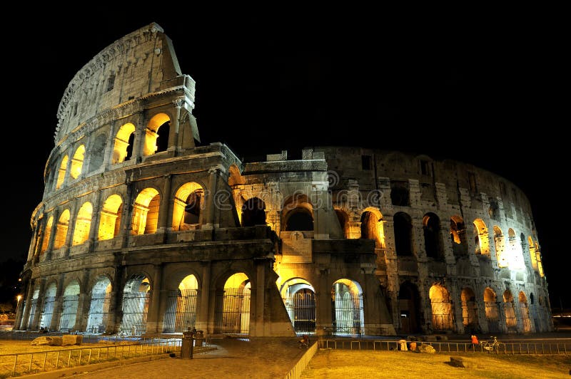 Colosseum à Rome par nuit.